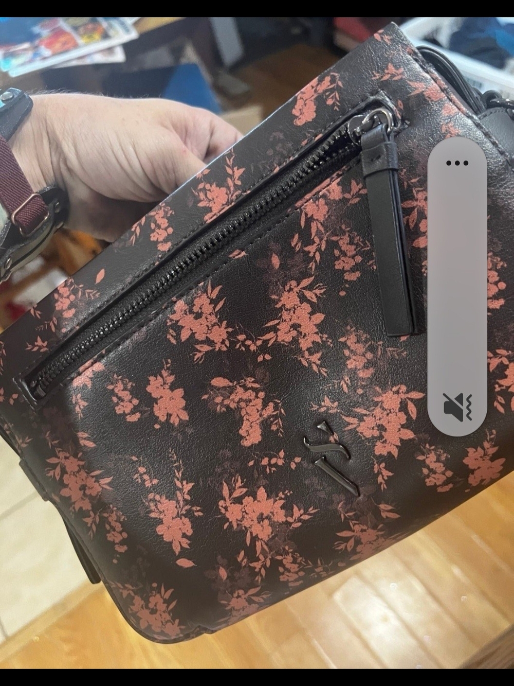 Simply Vera Vera Wang Black Crossbody Shoulder Bag with Pink Floral Print